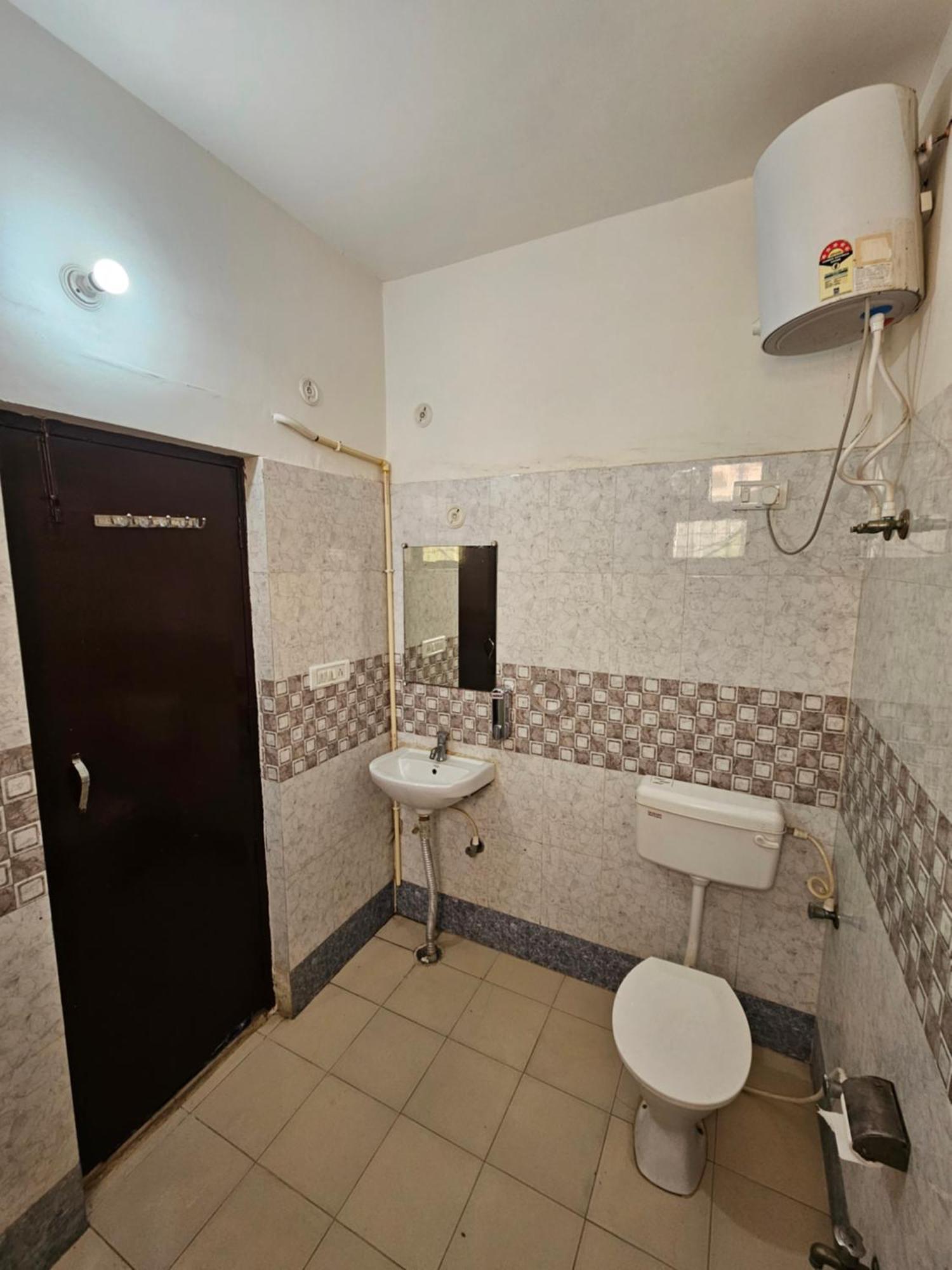 Elegance Resort Vrindavan Bagian luar foto