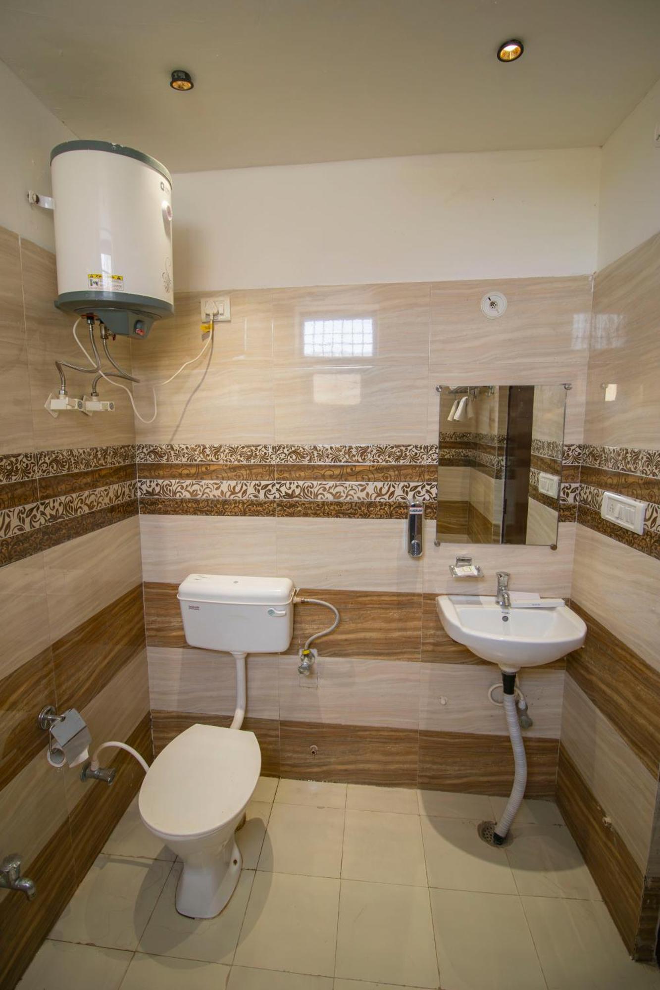 Elegance Resort Vrindavan Bagian luar foto