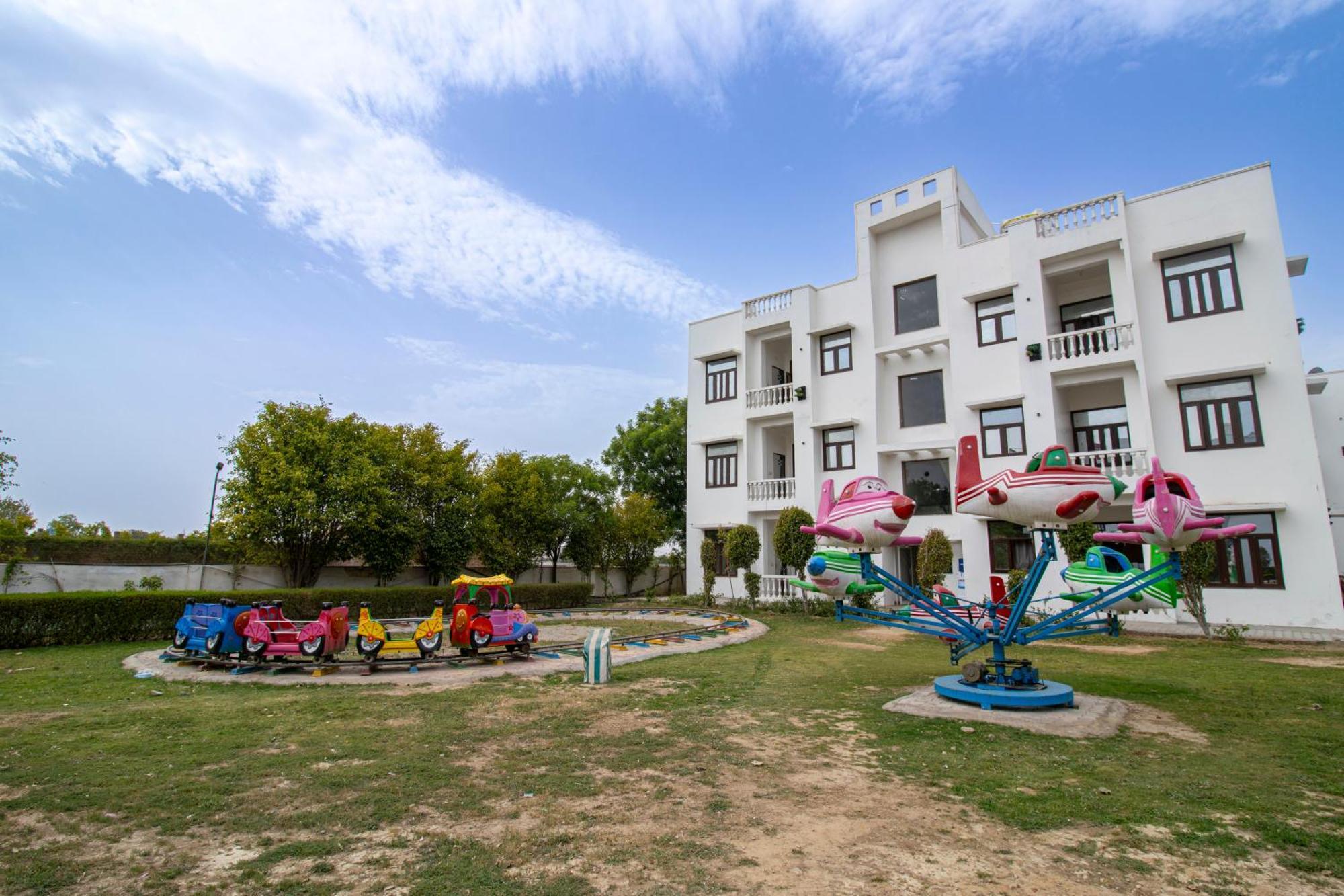 Elegance Resort Vrindavan Bagian luar foto