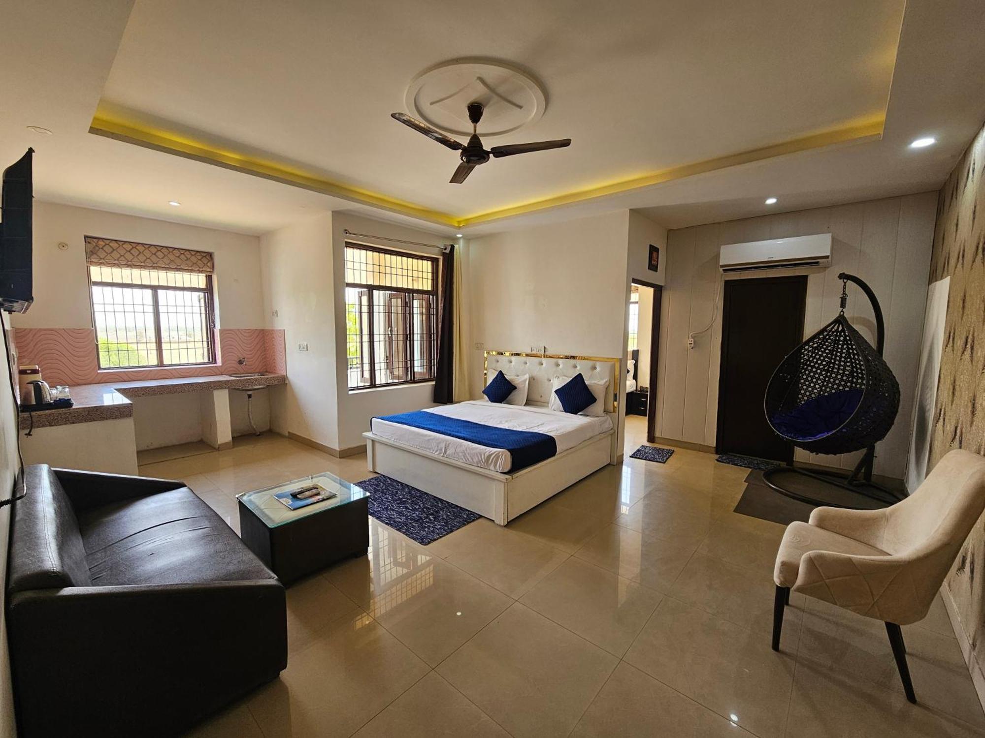 Elegance Resort Vrindavan Bagian luar foto
