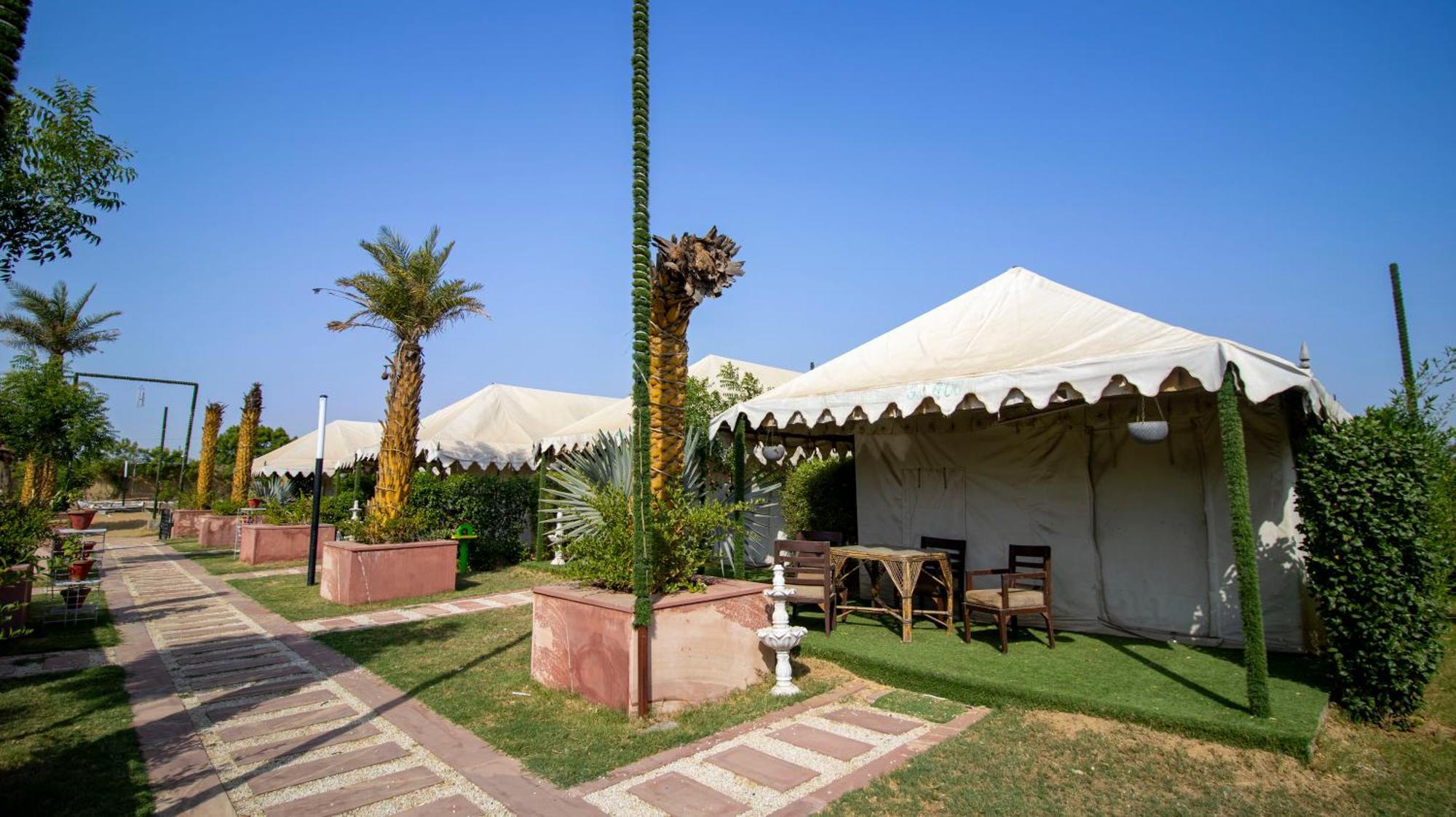 Elegance Resort Vrindavan Bagian luar foto