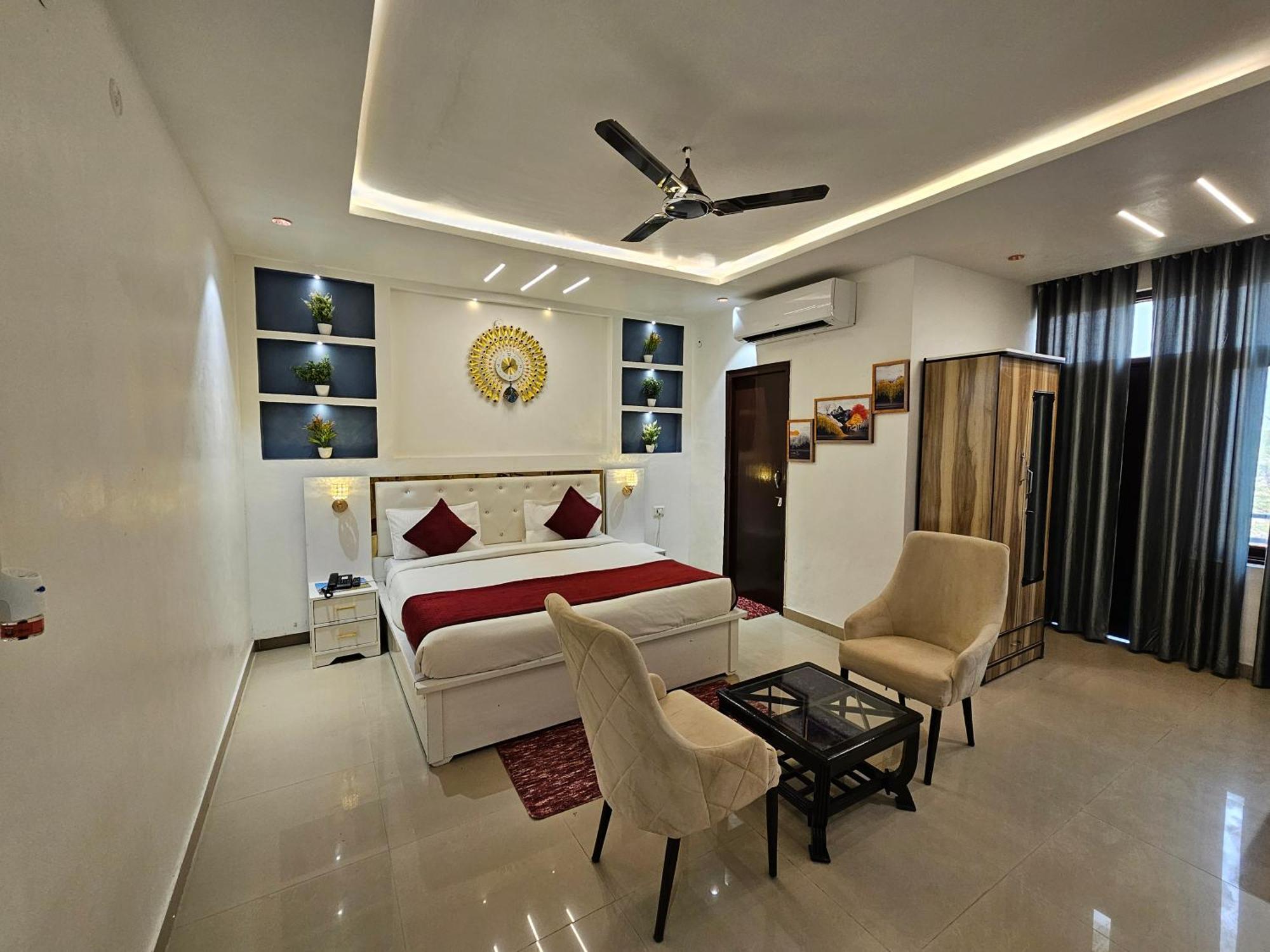 Elegance Resort Vrindavan Bagian luar foto