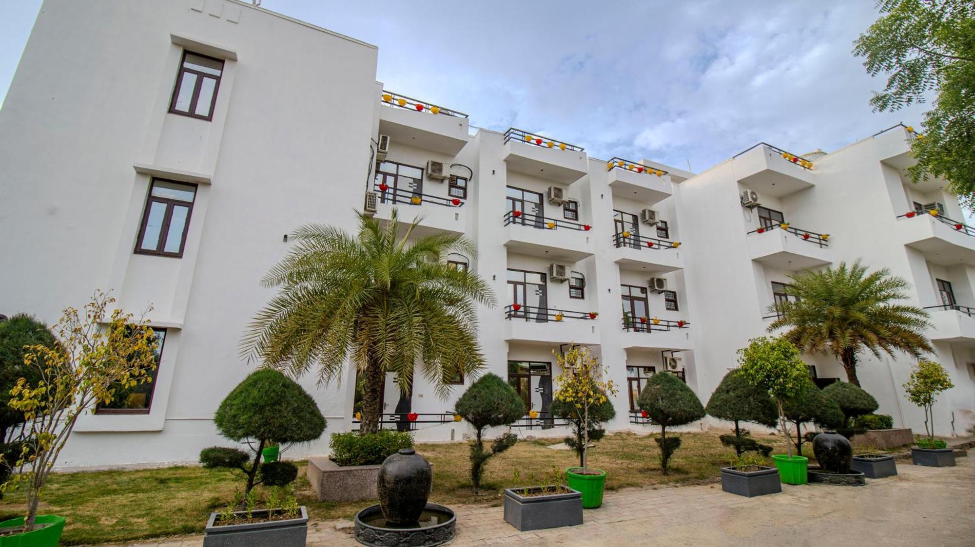 Elegance Resort Vrindavan Bagian luar foto
