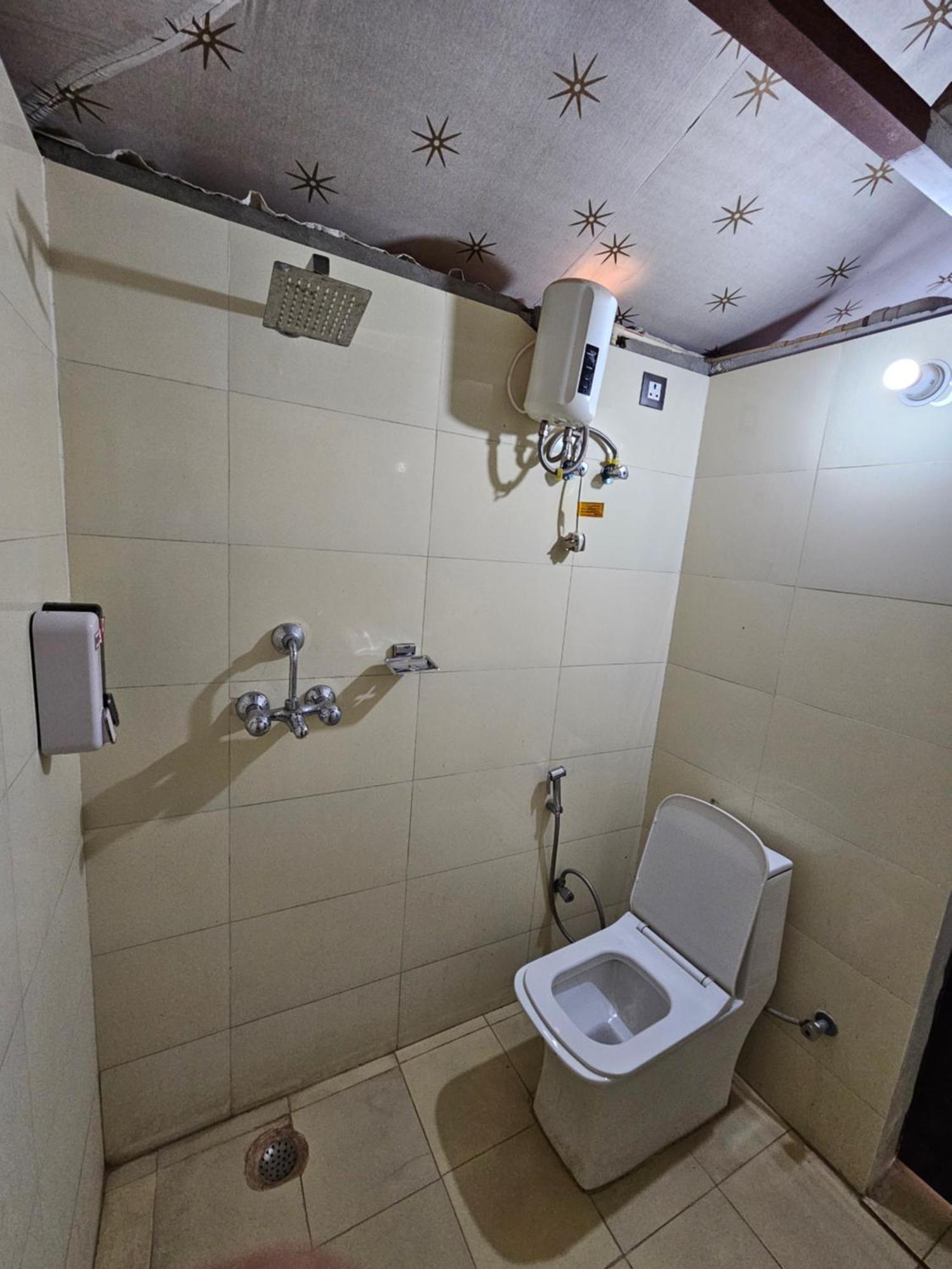 Elegance Resort Vrindavan Bagian luar foto