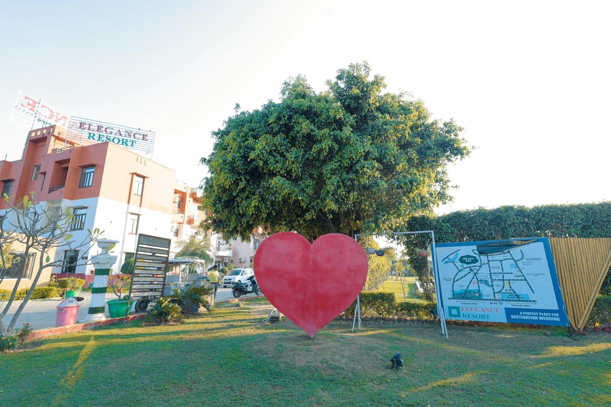 Elegance Resort Vrindavan Bagian luar foto