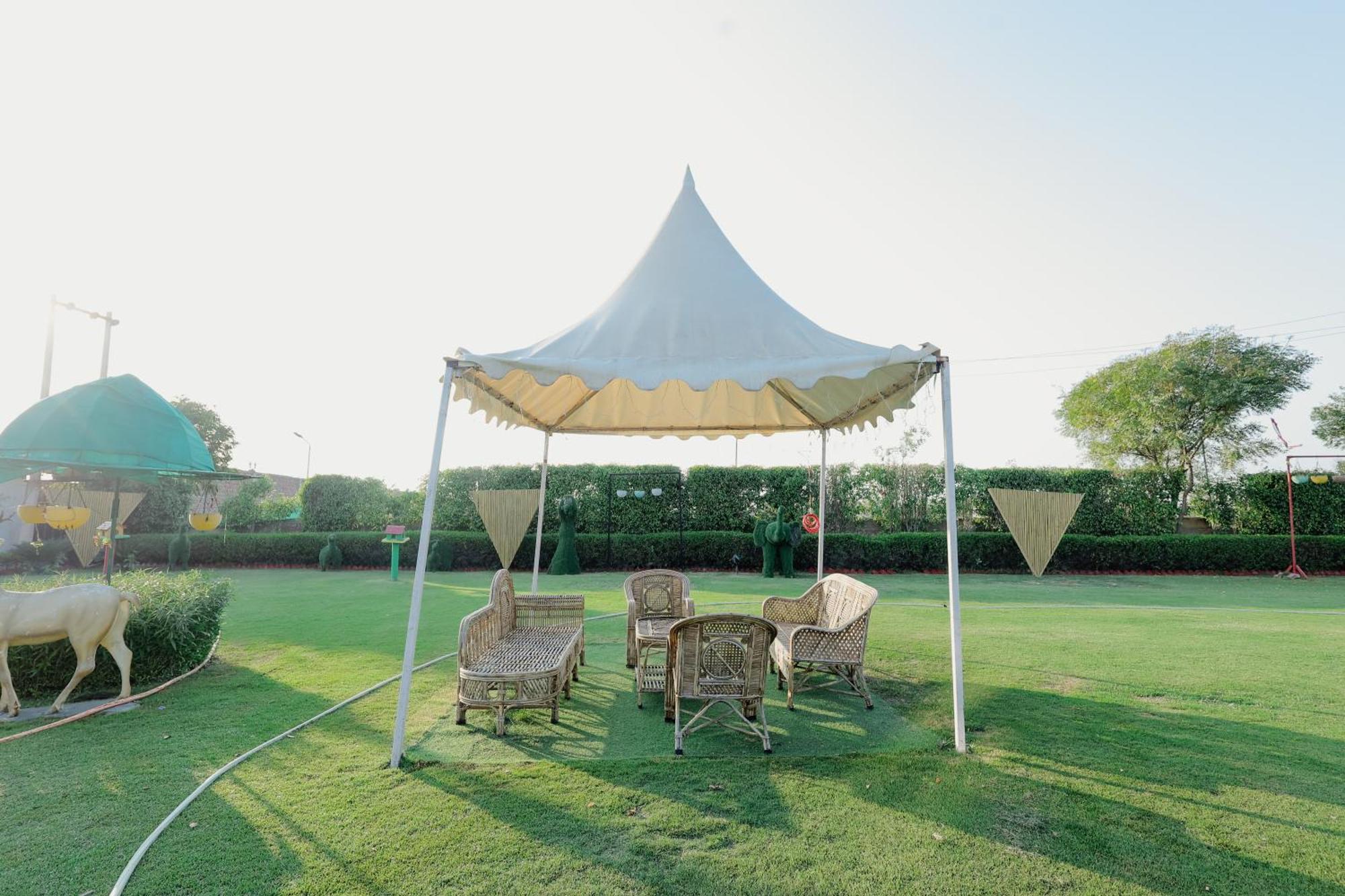 Elegance Resort Vrindavan Bagian luar foto