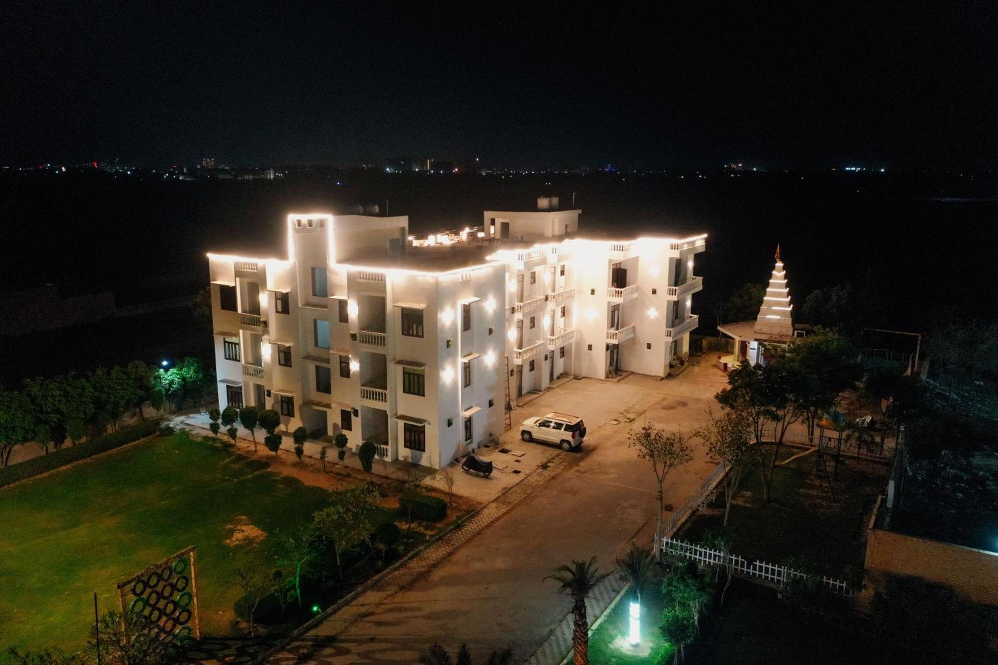 Elegance Resort Vrindavan Bagian luar foto