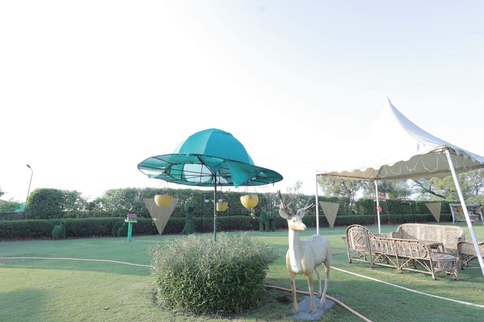 Elegance Resort Vrindavan Bagian luar foto