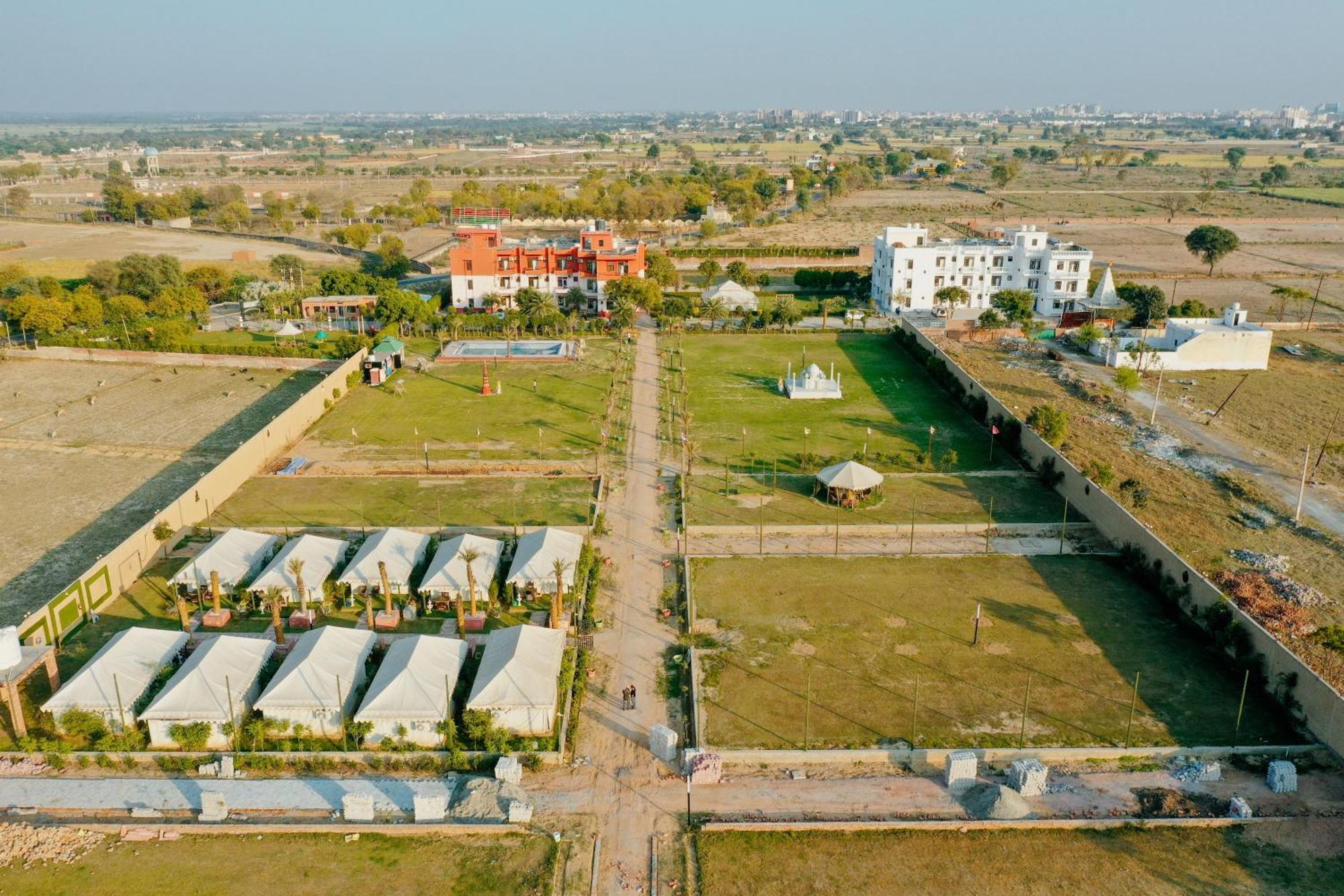 Elegance Resort Vrindavan Bagian luar foto
